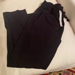 Lululemon “On the Fly” crop pants size 6